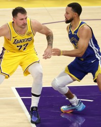 开云体育官网-单月投进80+记三分的球员：库里三次、哈登、东契奇