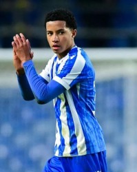 开云体育官方-跟队：曼联已经开出报价求购谢周三17岁左后卫阿拉奥