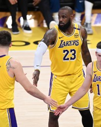 国王主帅谈东詹里合体：很难对付 但季后赛他们都会受到限制