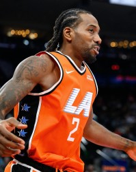 梦回FMVP那年！莱昂纳德半场砍下21分！连续18场砍20+生涯第2长！