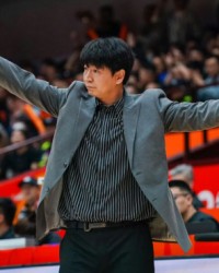 山东男篮拒绝输球！全力淘汰浙江队，琼斯上演首秀，央视直播