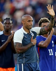 开云体育-亨利：卡里克让梅努重返首发是个强硬的决定，他对阵曼城表现最好