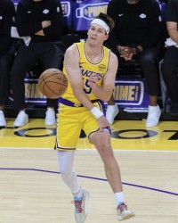 开云体育-名记：东契奇有机会在首轮后半段复出 里夫斯首轮复出可能性为零