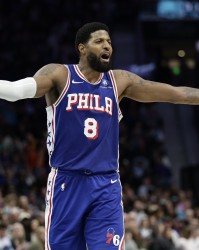 开云体育-下半场消失！乔治14中7拿到20分5板4助2断 上半场独得18分